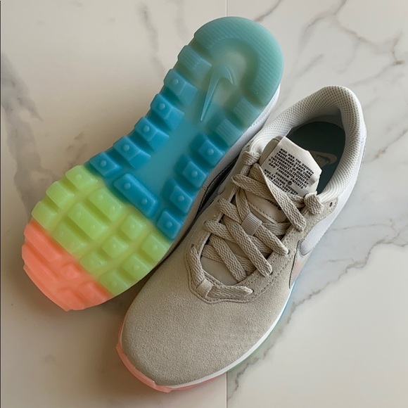 nike pro love ox women's